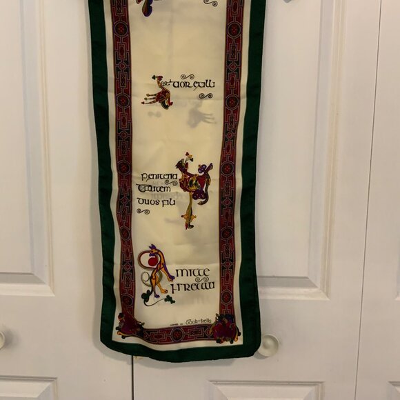 Celtic Clothing Book of Kells Signature Celtic Shawl Scarf Ivory Green - Picture 9 of 9